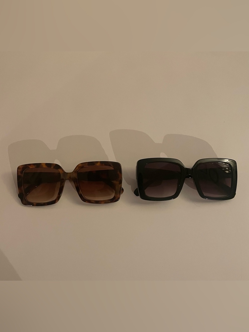 Pair of Oversized Square Women’s Sunglasses - Tortoise and Black